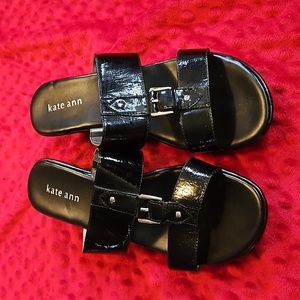 Kate Ann Black Slide Wedge Sandle women's size 8W New without Box